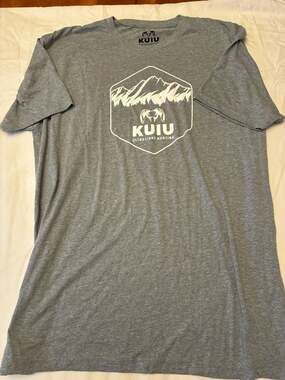 KUIU Men's Grey Mountain Badge Logo Ultralight Hunting Graphic T-Shirt XL
